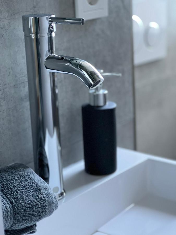 Modernes, Mediales Apartment, Naehe Der Neuen Leipziger Messe, Bis Vier Personen Apartment *