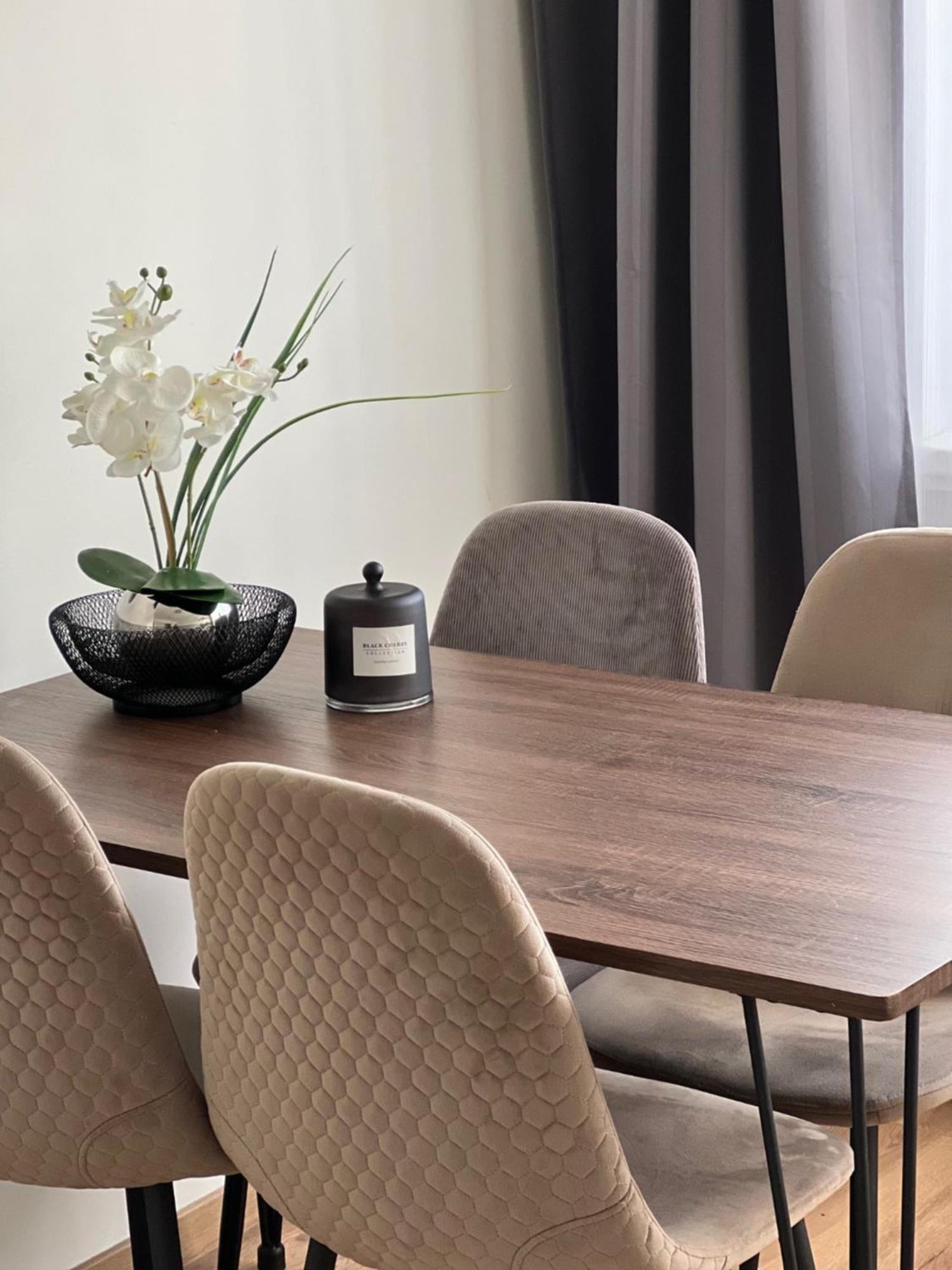 Modernes, Mediales Apartment, Naehe Der Neuen Leipziger Messe, Bis Vier Personen *
